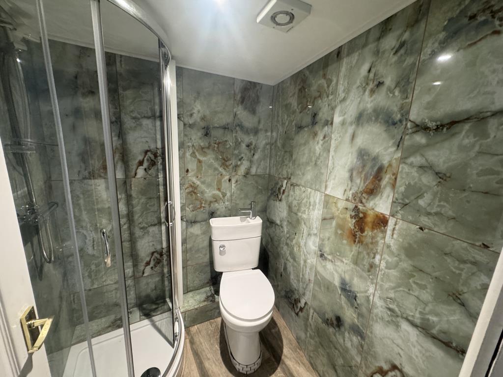 Lot: 149 - REFURBISHED DETACHED COTTAGE WITH ANNEXE AND PARKING - View of bedroom one ensuite